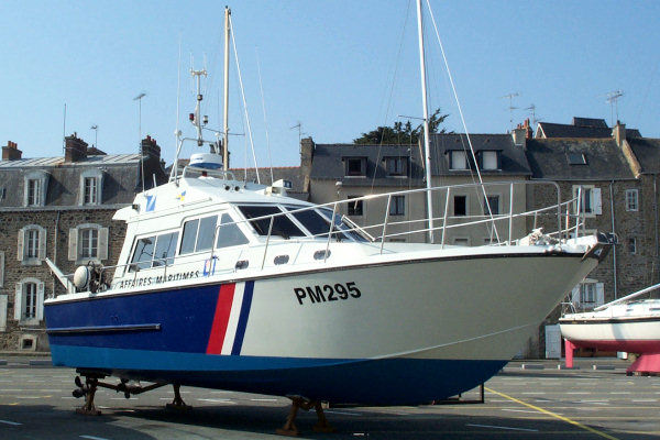 Saint-Malo (2005-04-21) - En carénage aux port des Sablons