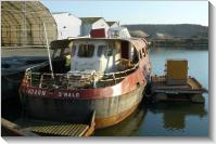 Saint-Malo (2007-11-16) In front of shipyard, eaten by rust